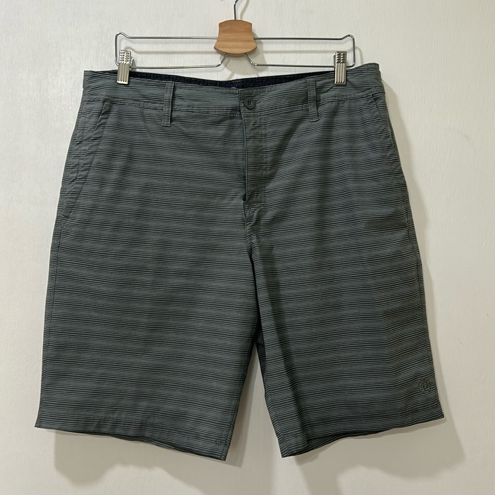 HANGTEN MENS FLAT FRONT SHORT STRIPES GREY  Sz 36